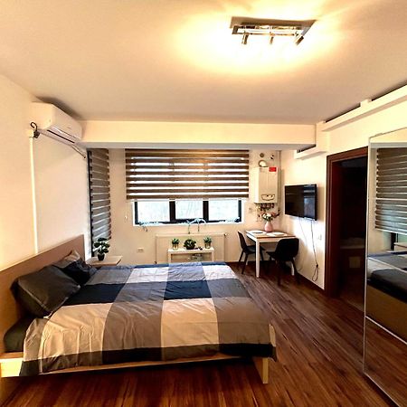 Cozy Apartment With Self Check-In Near Promenada Mall And Verdi Park Bucarest Exterior foto