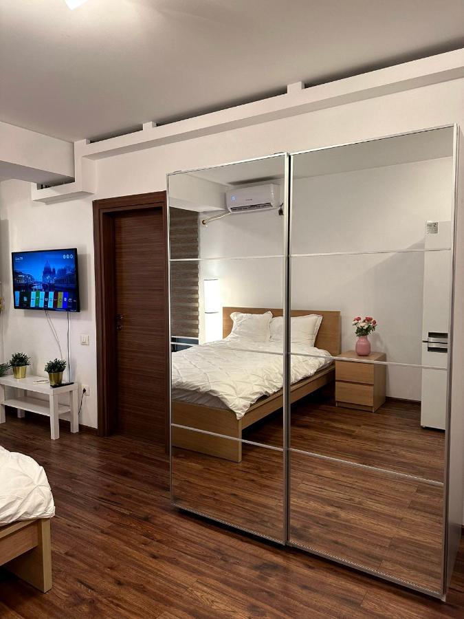 Cozy Apartment With Self Check-In Near Promenada Mall And Verdi Park Bucarest Exterior foto