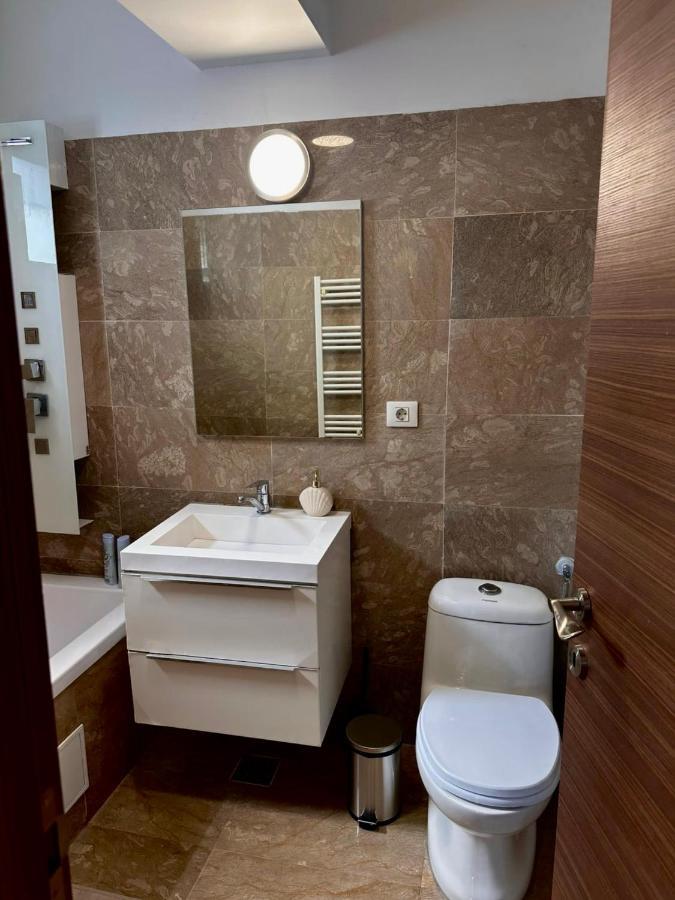 Cozy Apartment With Self Check-In Near Promenada Mall And Verdi Park Bucarest Exterior foto