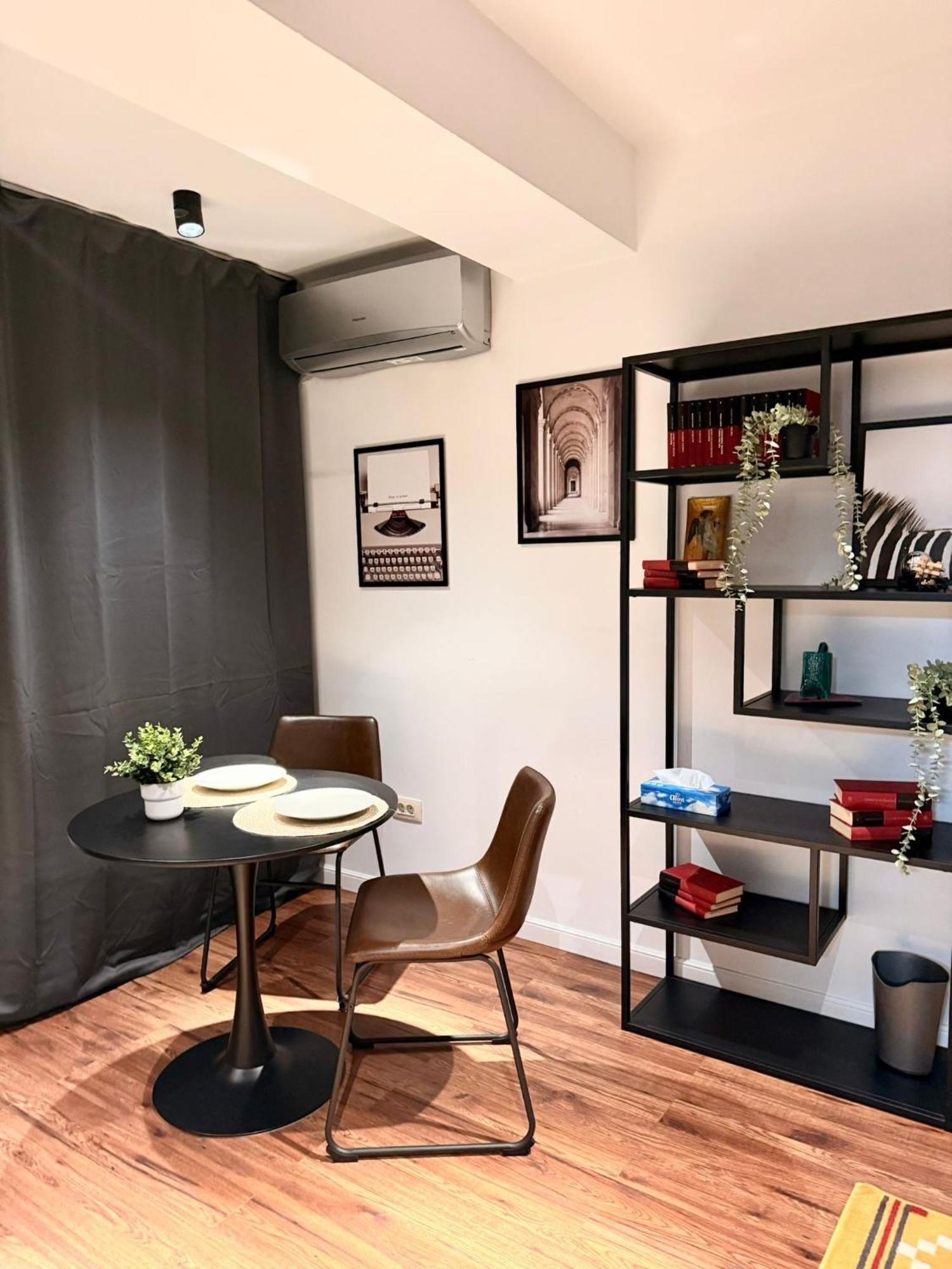 Cozy Apartment With Self Check-In Near Promenada Mall And Verdi Park Bucarest Exterior foto