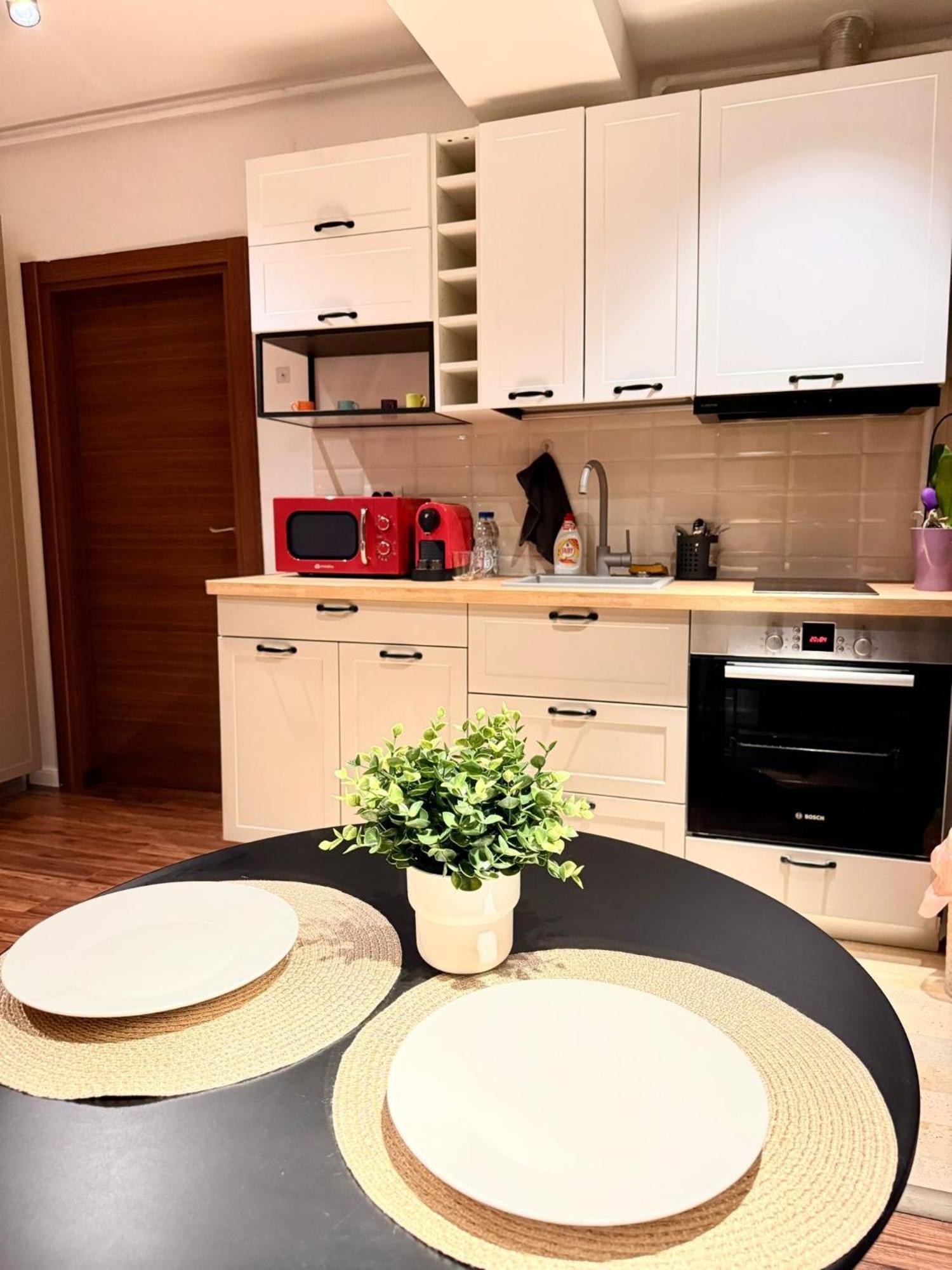 Cozy Apartment With Self Check-In Near Promenada Mall And Verdi Park Bucarest Exterior foto