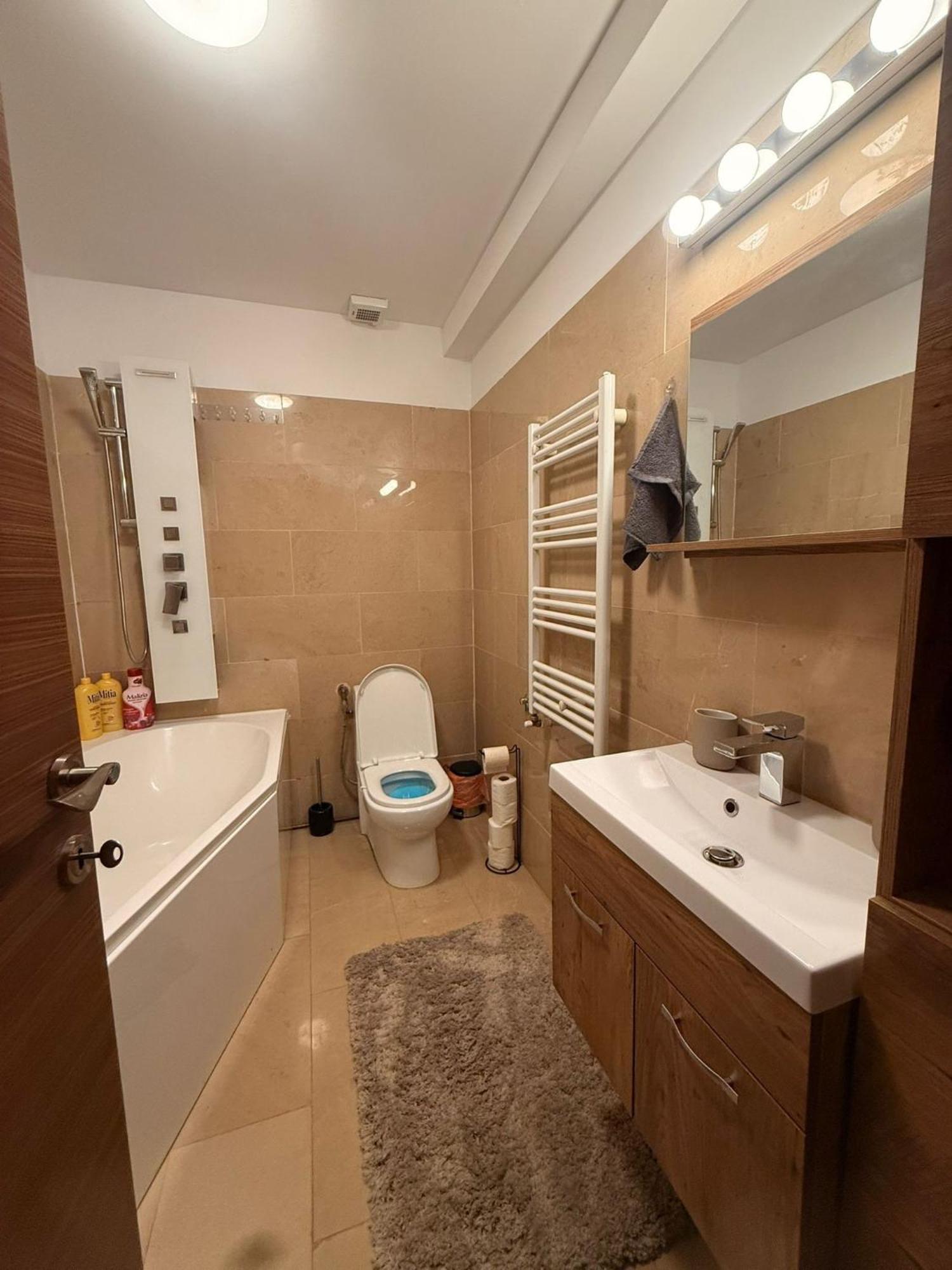 Cozy Apartment With Self Check-In Near Promenada Mall And Verdi Park Bucarest Exterior foto